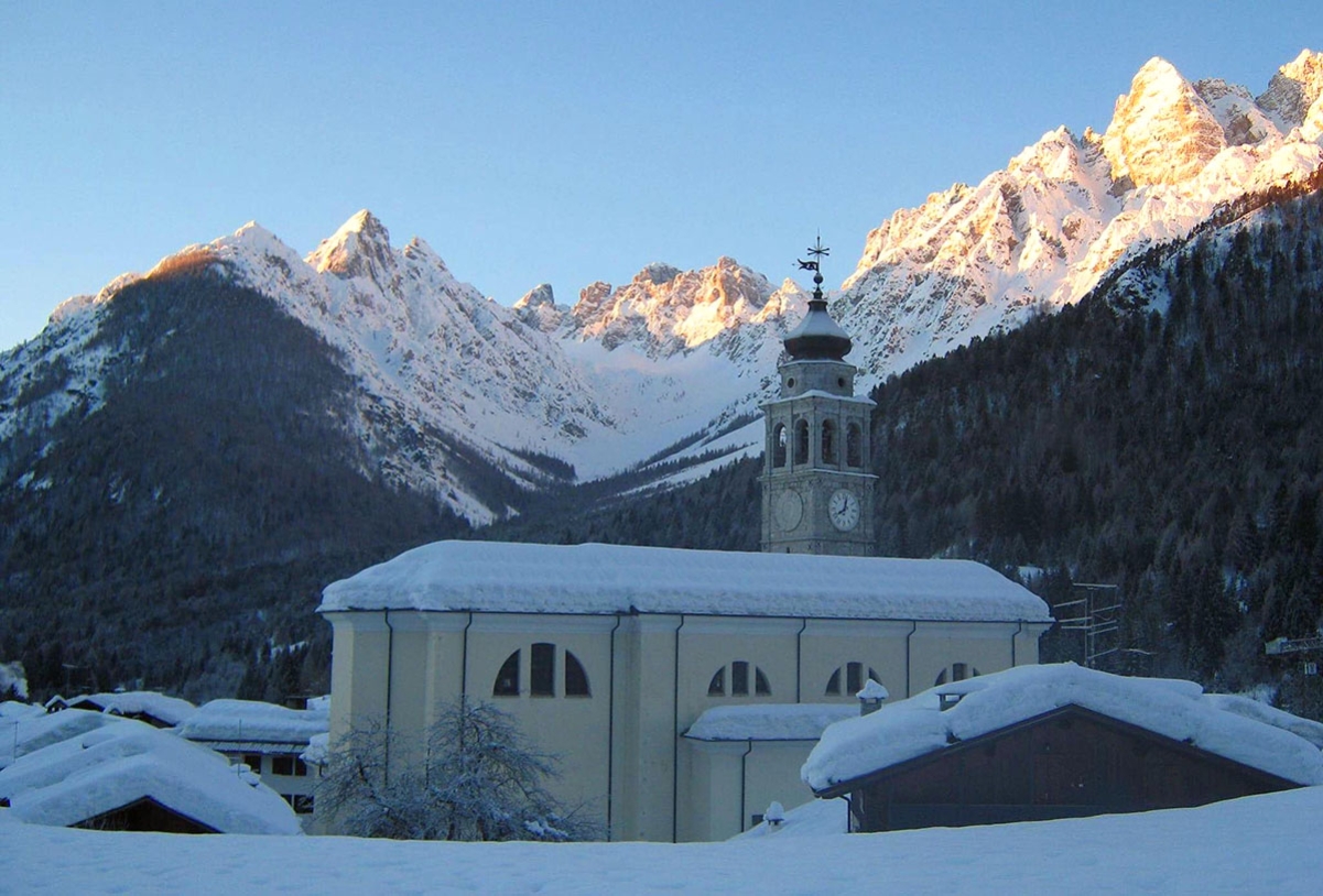 chiesa-parrocchiale-forni-di-sopra-inverno